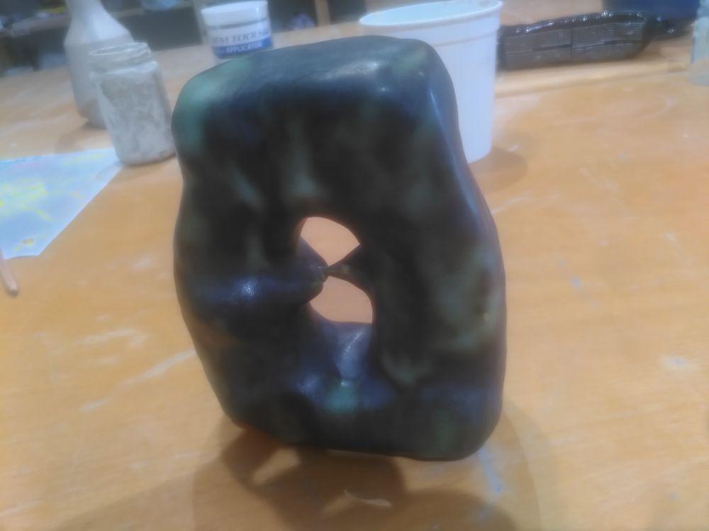 The pointed oval after glaze fire (black-green gradients), this angle appears to release the stress of the two points, by seemingly touching