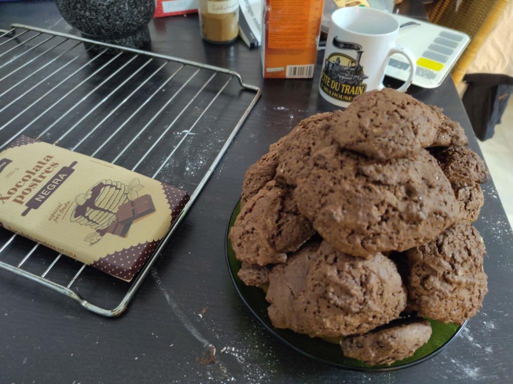 A mountian of freshly baked Lebkuchen without any glazing
