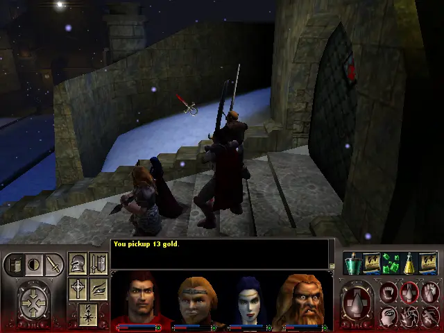 La porta de la fortalesa Teutònica, amb unes escales i un mur, el nostre equip està just fora de la porta, està nevant :-)